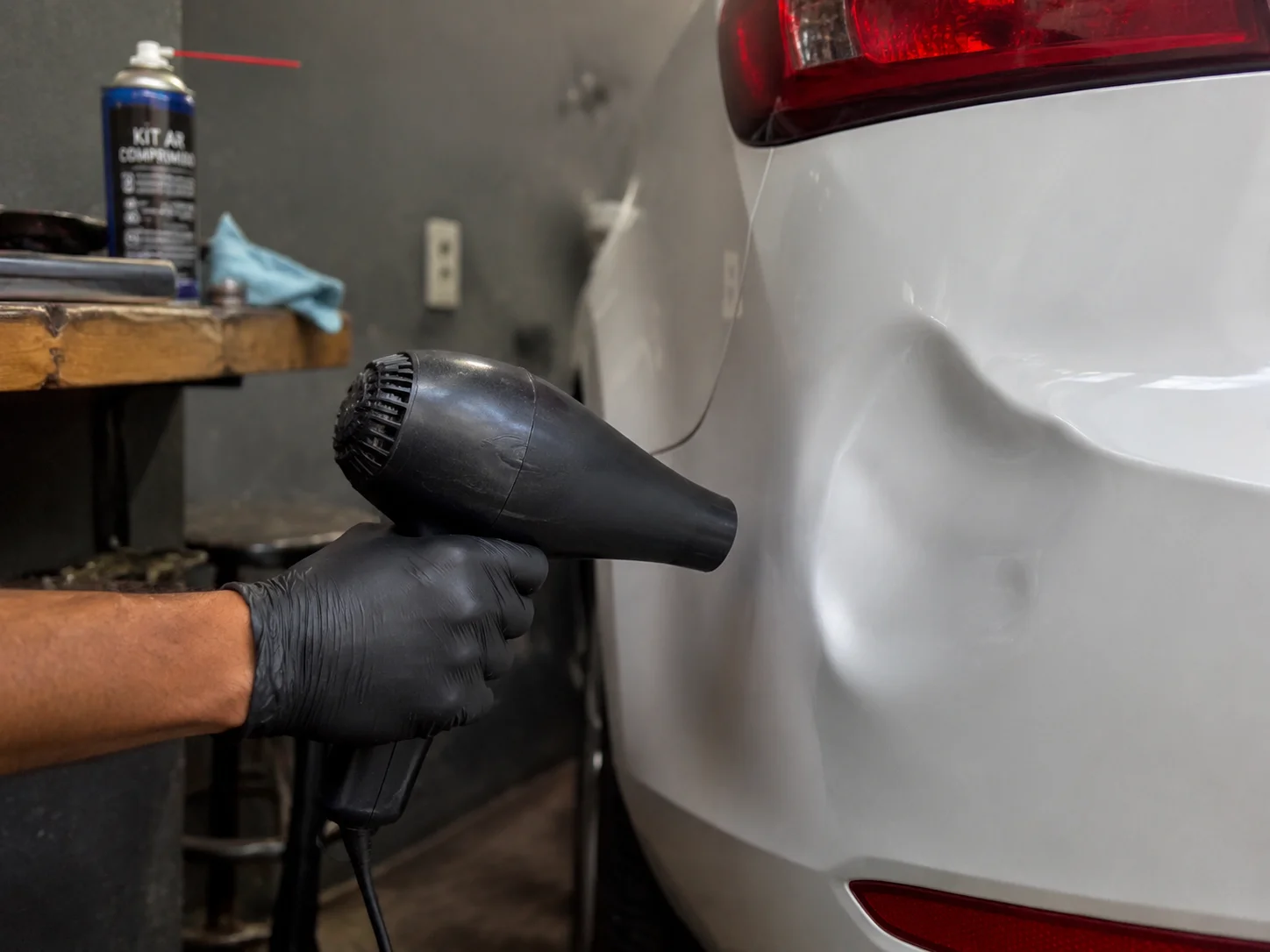 Como reparar pequenos amassados na lataria em casa