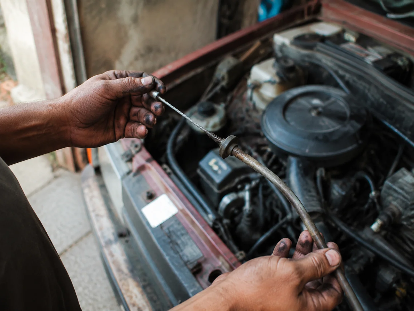 Como trocar o cabo de acelerador do carro em casa